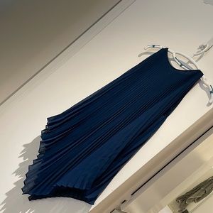 Max Studio Navy Blue Sleeveless Accordion Blouse, Size Large, Line New